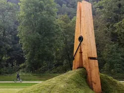 Keren! Seni Patung yang Menyatu dengan Alam