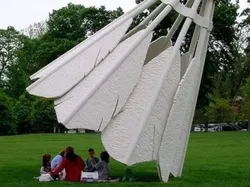 Keren! Seni Patung yang Menyatu dengan Alam