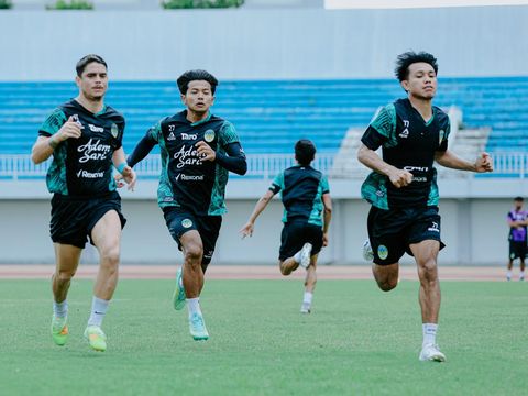 Sesi latihan PSIM Jogja di Stadion Mandala Krida, Kota Jogja, Selasa (4/11/2025). Sesi latihan PSIM Jogja di Stadion Mandala Krida, Kota Jogja, Selasa (4/11/2025).