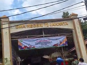 Video: Ledakan di SMAN 72 Jakut, Sejumlah Orang Dilarikan ke RS