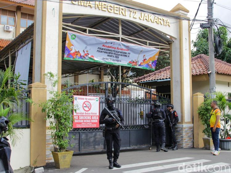 SMAN 72 Kelapa Gading Dijaga Ketat Usai Ledakan
