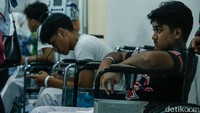 Para korban yang mengalami luka akibat insiden tersebut dibawa menggunakan ambulans dan langsung mendapat penanganan intensif dari tim medis rumah sakit.