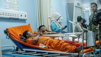 Hingga Jumat sore, beberapa siswa masih menjalani observasi dan mendapatkan tindakan lanjutan sesuai kondisi masing-masing.