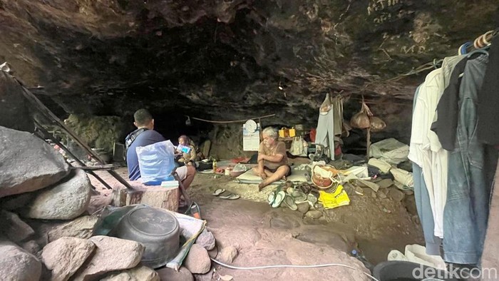 Tempat tinggal manusia gua di pedalaman hutan Jombang