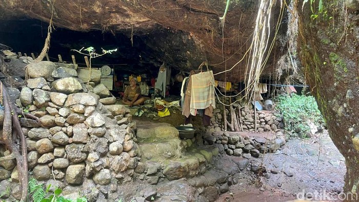 Tempat tinggal manusia gua di pedalaman hutan Jombang