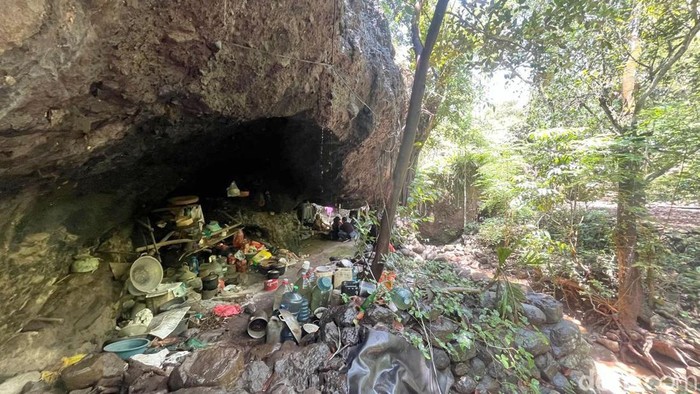 Tempat tinggal manusia gua di pedalaman hutan Jombang
