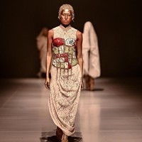 Kali ini, ia terilhami oleh watak tangguh para perempuan Aceh. Bukan tanpa alasan karena memang banyak wanita pahlawan kita saat masa penjajahan berasal dari Tanah Rencong. Sebut saja Laksamana Malahayati, Cut Nyak Dien, Cut Nyak Meutia, dan masih banyak lagi. (Foto: Dok. JFW)