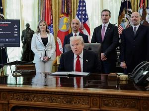 Tamu Tiba-tiba Pingsan, Acara Trump di Gedung Putih Terhenti