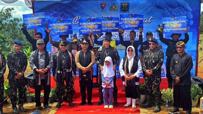 Wakil Bupati Sukabumi Andreaa dan Wadankor Brimob Polri Irjen Pol Reza Arief Dewanto