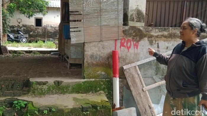 Patok proyek tol di lahan warga Tinggen, Desa Manjungan, Kecamatan Ngawen, Klaten.