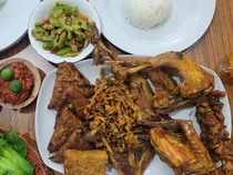 5 Kuliner Legendaris Bandung yang Sering Terlewat, padahal Enak Banget!