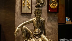 Sculptura III mengusung tiga figur filsafati, yakni Banteng, Kuda, dan Gajah, sebagai simbol kekuatan, optimisme, dan kebijaksanaan. 