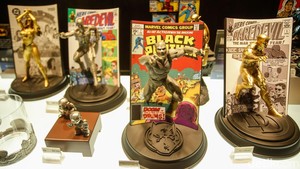 Koleksi itu meliputi The Year of the Horse 2026, Sculptura III, Savoy II, Warisan II, Marvel – Spider-Man vs The Sinister Six Plaque, DC – Superman Bust, dan Melon Teapot 140th Anniversary Special Edition. 