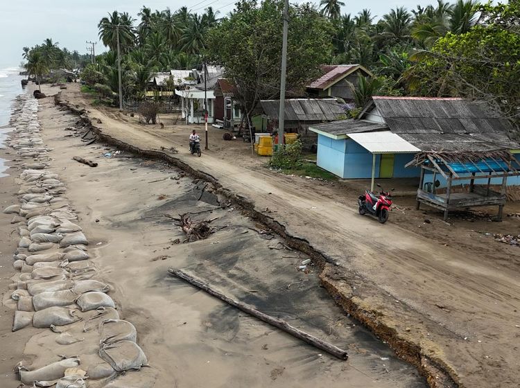 Abrasi Meluas, Ratusan Rumah di Aceh Terancam