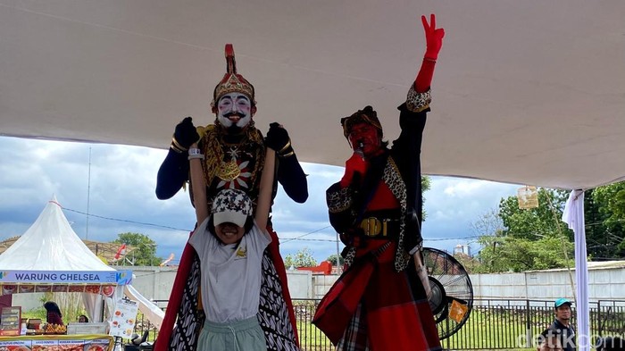 Aksi Si Cepot dan Gatotkaca di WJF 2025.