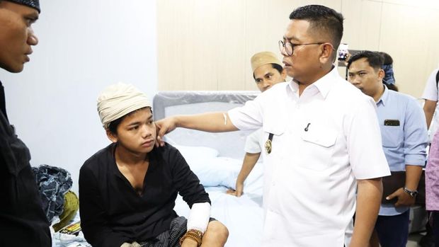 Andra Soni menjenguk Repan di Rumah Singgah Badan Penghubung Provinsi Banten, Jalan Tebet Timur Raya No. 51, Jakarta, Jumat (7/11/2025). (dok istimewa)