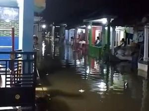 Banjir Rob Rendam Pesisir Pasuruan, Air Capai 50 Sentimeter