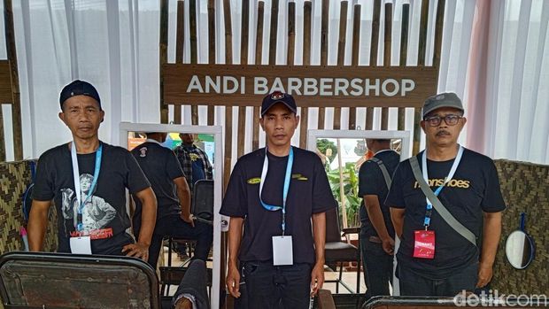 Cukur rambut gratis di WJF 2025. Cukur rambut gratis di WJF 2025.