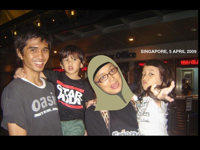 Duta Sheila On 7 kembali nonton Oasis bareng anak dan istri.