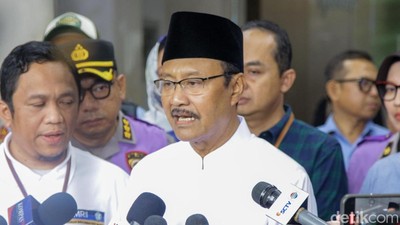 Mensos Gus Ipul Jenguk Korban Ledakan SMAN 72 di RS Yarsi
