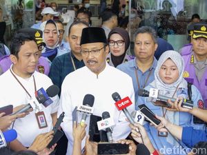 Video Jenguk Korban Ledakan SMAN 72 Jakarta, Mensos: Mereka Masih Trauma