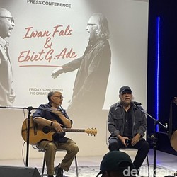 Ketika Iwan Fals Tahan Tangis Deskripsikan Kasih Sayang Orang Tua di Lagu Ibu