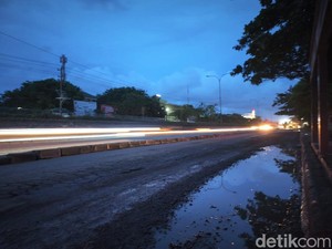 Jalan Pantura Semarang Rusak Usai Banjir, Warga: Banyak Pemotor Jatuh