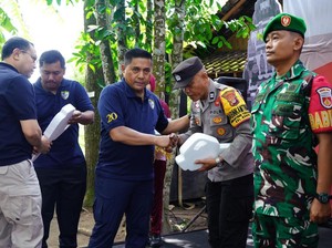Perkuat Mobilitas Bhabin, Polri Serahkan Kendaraan untuk Polisi Penolong