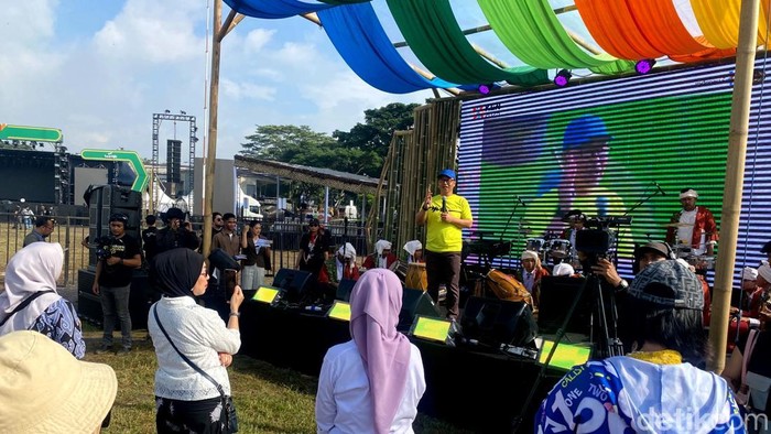 Kadisparbud Jabar Indra Sofyan resmi buka West Java Festival 2025.