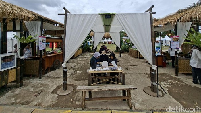 Kampung Sunda di West Java Festival 2025.