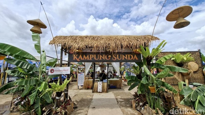 Kampung Sunda di West Java Festival 2025.