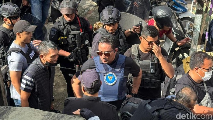 Kepala BNN Komjen Suyudi Ario Seto memimpin penggerebekan Kampung Bahari, Jakut. Sembilan orang ditangkap dengan barang bukti 89 kg sabu hingga 7 senpi (dok BNN)