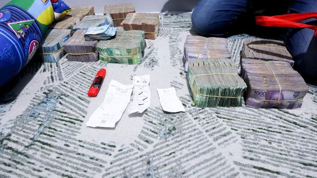 Kepala BNN Komjen Suyudi Ario Seto memimpin penggerebekan Kampung Bahari, Jakut. Sembilan orang ditangkap dengan barang bukti 89 kg sabu hingga 7 senpi (dok BNN) Kepala BNN Komjen Suyudi Ario Seto memimpin penggerebekan Kampung Bahari, Jakut. Sembilan orang ditangkap dengan barang bukti 89 kg sabu hingga 7 senpi (dok BNN)