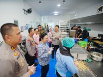 Titiek Soeharto Puji SPPG Polres Karanganyar Higienis: Bisa Jadi Contoh