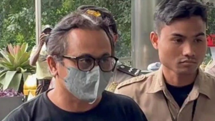 Kokoh, tangan kanan atau orang kepercayaan Bupati Ponorogo Sugiri Sancoko saat tiba di Gedung Merah Putih KPK, Jakarta.