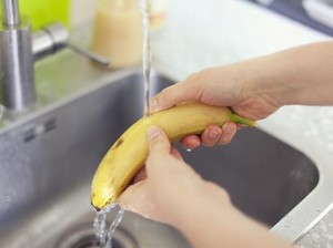 Mitos atau Fakta? Pisang Harus Dicuci Sebelum Dimakan