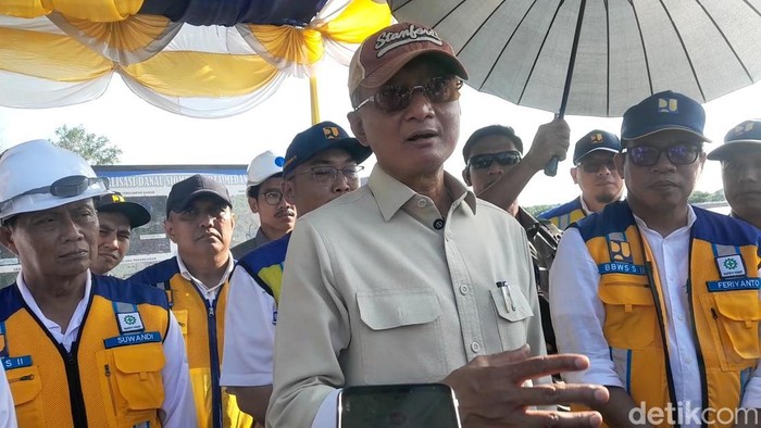 Menteri PU Dody Hanggodo saat meninjau Danau Siombak di Kota Medan