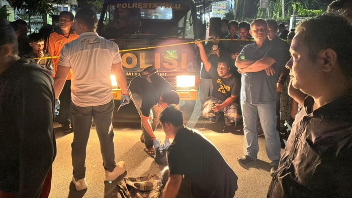 Pria berinisial A (41) di Kota Palu, Sulawesi Tengah (Sulteng), tewas dianiaya dua pria inisial R (26) dan F (22) di jalanan.