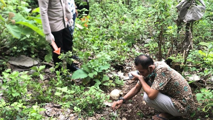 Penemuan kerangka mayat di hutan Kecamatan Sawoo, Ponorogo.