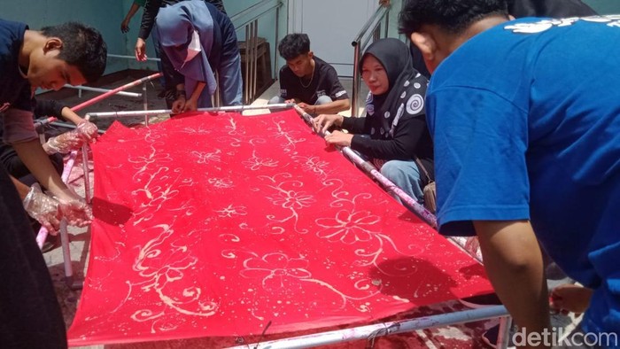 Batik karya penyandang autis di Klaten, Sabtu (8/11/2025).