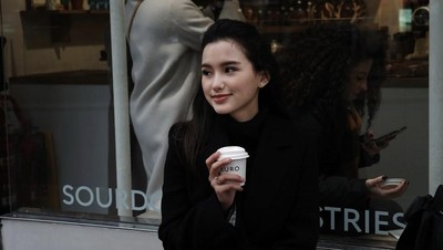 Momen Sarah Menzel Belajar Bikin Matcha di Jepang hingga Ngopi di Inggris