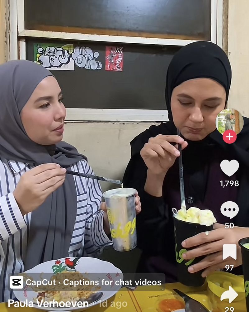 Seru! Paula Verhoeven Cobain Bakmi Piring dan Es Durian di Pujasera Blok M