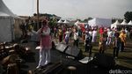 Serunya Ibu-Ibu Berkebaya Senam Pagi di West Java Festival 2025