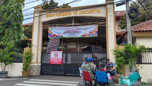 SMAN 72 Kelapa Gading, Jakarta Utara masih dijaga pasca ledakan, Sabtu (8/11/2025) pagi.