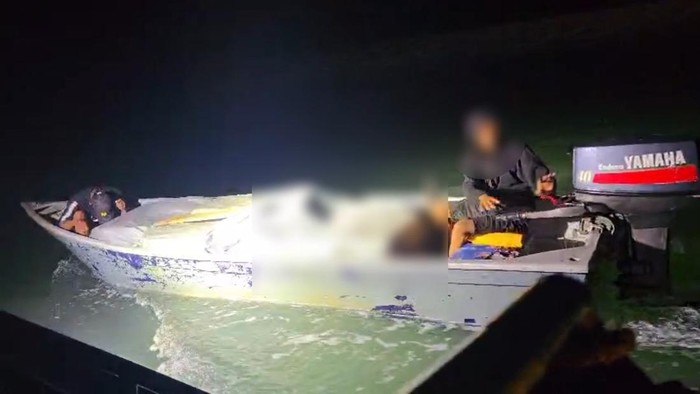 Speedboat bawa 168 ribu batang rokok ilegal ditangkap Bea Cukai Batam. (Dok Bea Cukai Batam)
