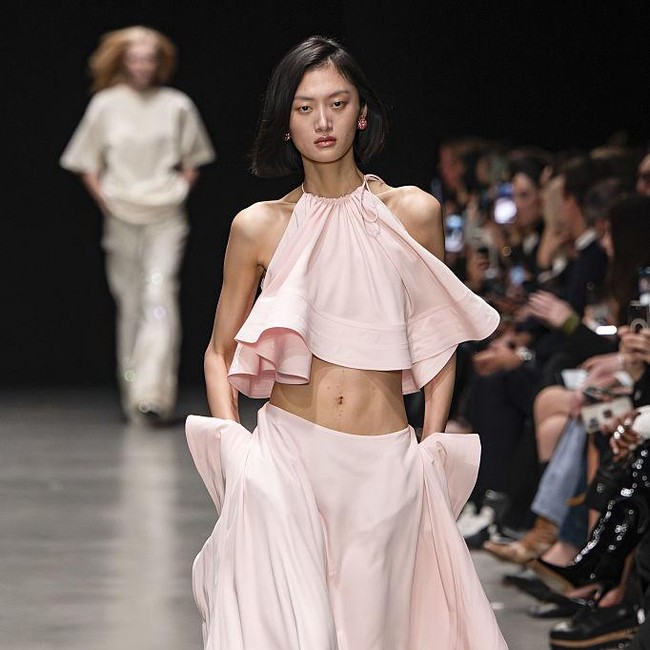 Foto: Koleksi Stella McCartney Spring-Summer 2026, Harmonisasi Musim Semi