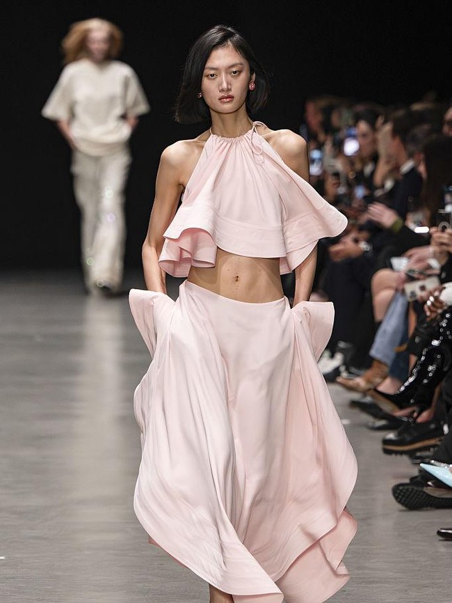 Foto: Koleksi Stella McCartney Spring-Summer 2026, Harmonisasi Musim Semi