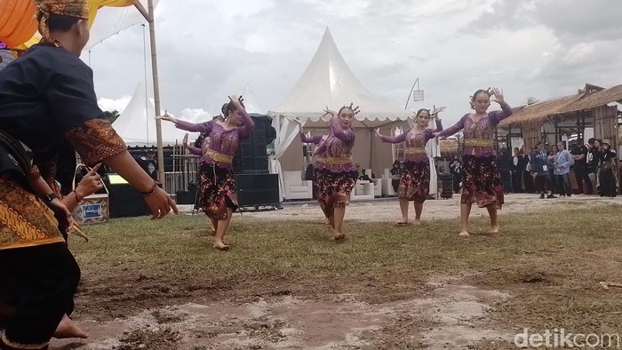 Pesona Tari Maranggi Purwakarta Meriahkan West Java Festival 2025