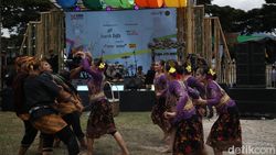 Tari Maranggi Hidupkan Suasana West Java Festival 2025