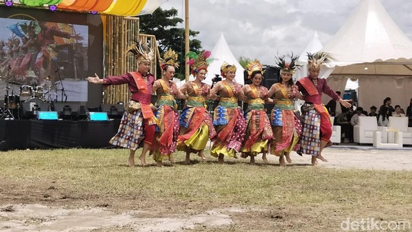 Tari Salawa Raga yang Membahana di West Java Festival 2025